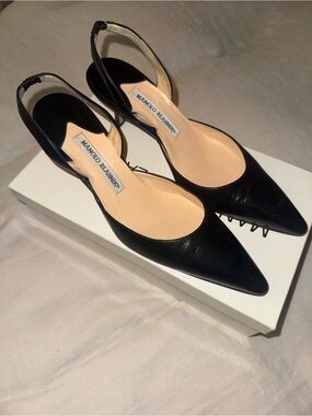 Manolo Blahnik Black Carolyne Pointed Slingback Pumps